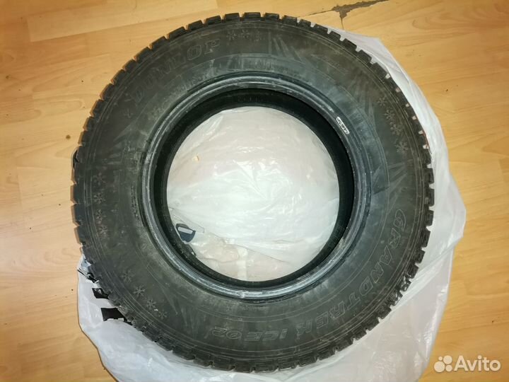 Dunlop Grandtrek Ice 02 215/70 R16 100T