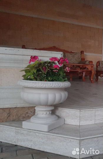 Вазон уличный