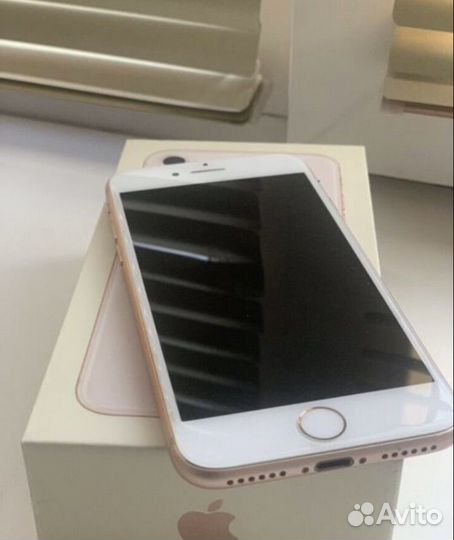 Телефон iPhone 8