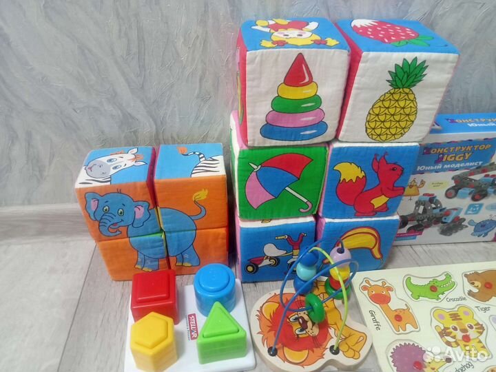 Игрушки пакетом и тарелочка для кормления