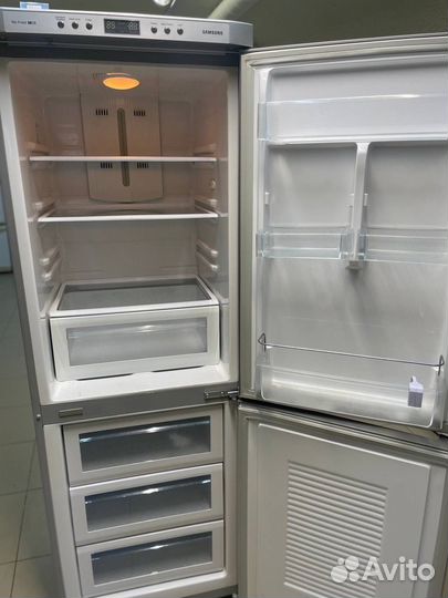 Холодильник Samsung