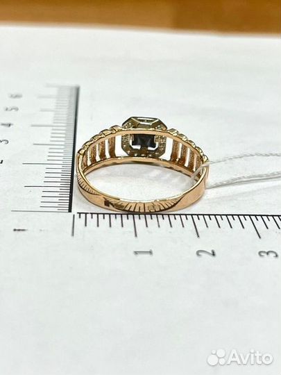 Золотое кольцо с фианитом 21р