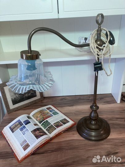 Антикварная настольная лампа модерн