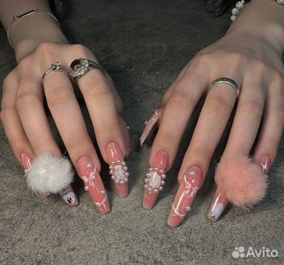 Модель на маникюр