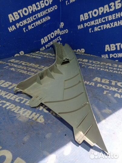 Обшивка стойки лобового стекла Toyota Yaris