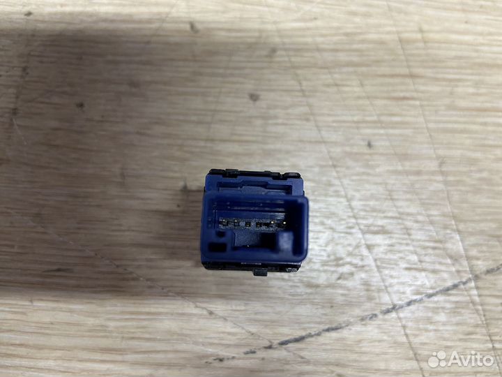 Кнопка камеры Toyota Camry 75, Rav4 50