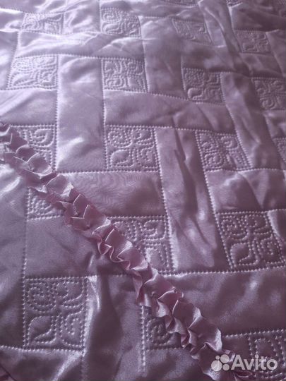 Покрывало на кровать и две наволочки