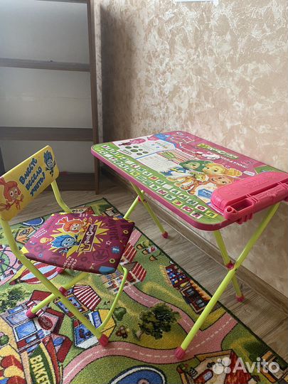 Детский столик и стульчик