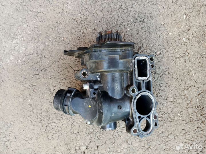 Помпа с термостатом Фольксваген Пассат сс