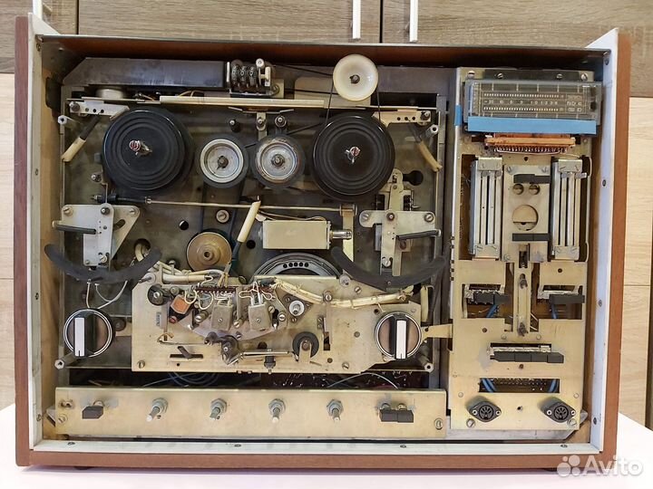 Катушечный магнитофон Илеть-101 электр. индикатор