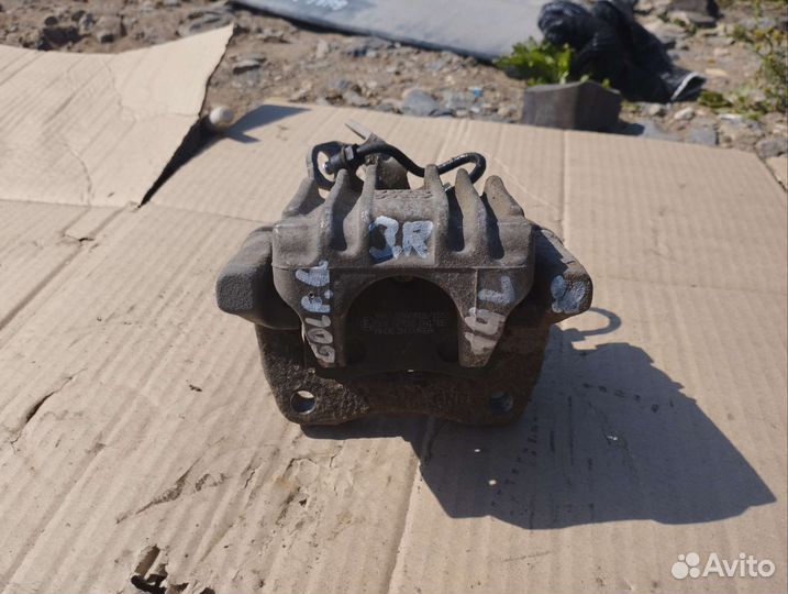 Суппорт задний правый Volkswagen Golf 6