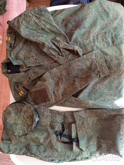 Продаю 2 комплекта полевой формы и берцы