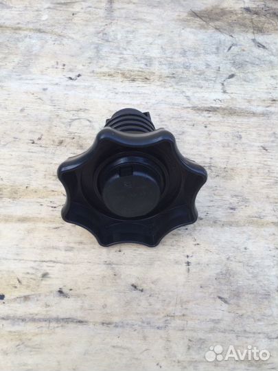 Болт крепления запасного колеса Volkswagen Jetta 5