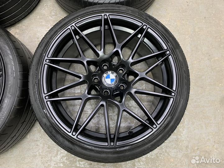 BMW F30 666 стиль r19 на шинах