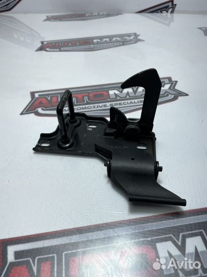 Замок капота Skoda Yeti 2012