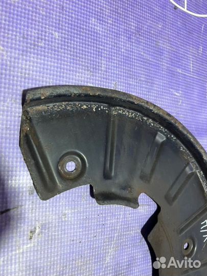 Пыльник тормозного диска передний левый Audi Q7 4L