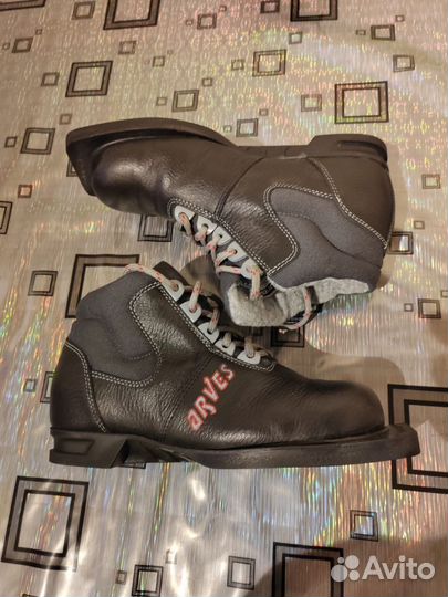 Лыжные ботинки детские 35 (23,5)