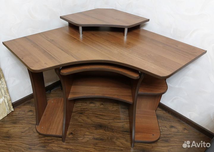 Продам компьютерный стол бу