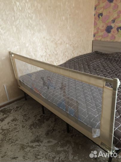 Бортик барьерный