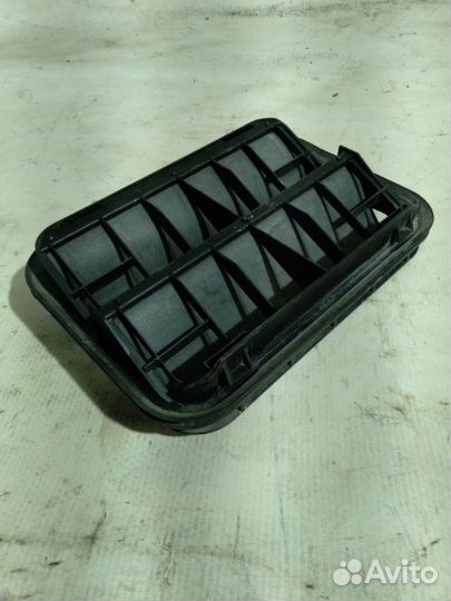 Решетка вентиляционная задняя Seat Leon (1P1) 2012