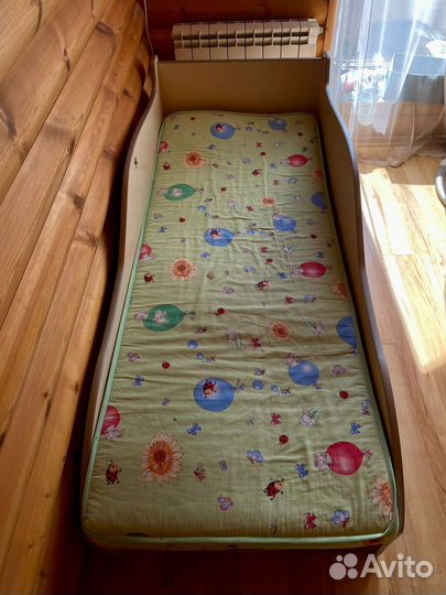 Детская кровать машинка с матрасом