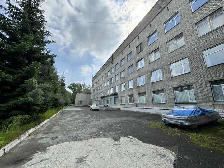 Здание под офис, школу, производство, 4127 м²