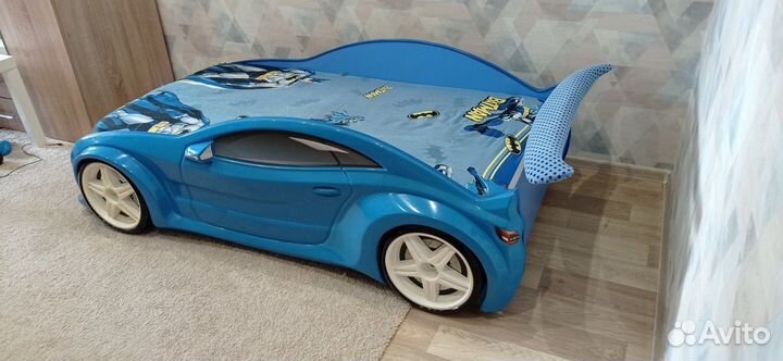 Детская кровать машина