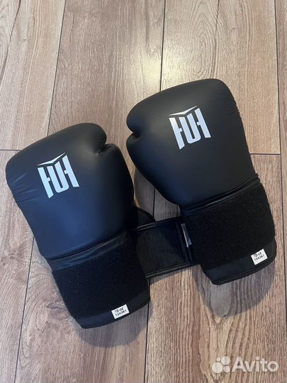 Боксерские перчатки 10 oz