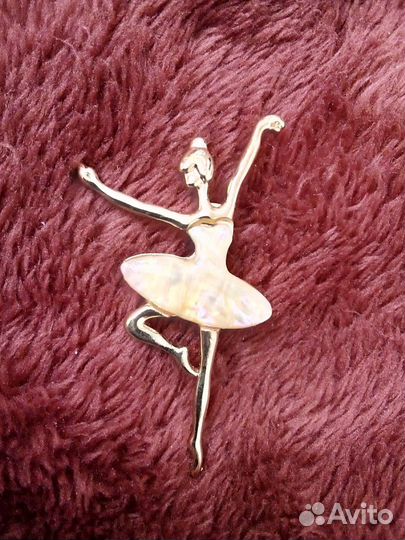 Брошка Балерина