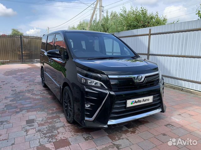 Toyota Voxy 2.0 CVT, 2018, 63 084 км с пробегом, цена 2650000 руб.