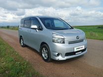 Toyota Voxy 2.0 CVT, 2008, 270 000 км, с пробегом, цена 1 500 000 руб.