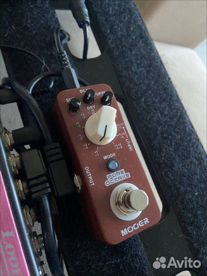 Гитарная педаль октавер Mooer Pure Octave