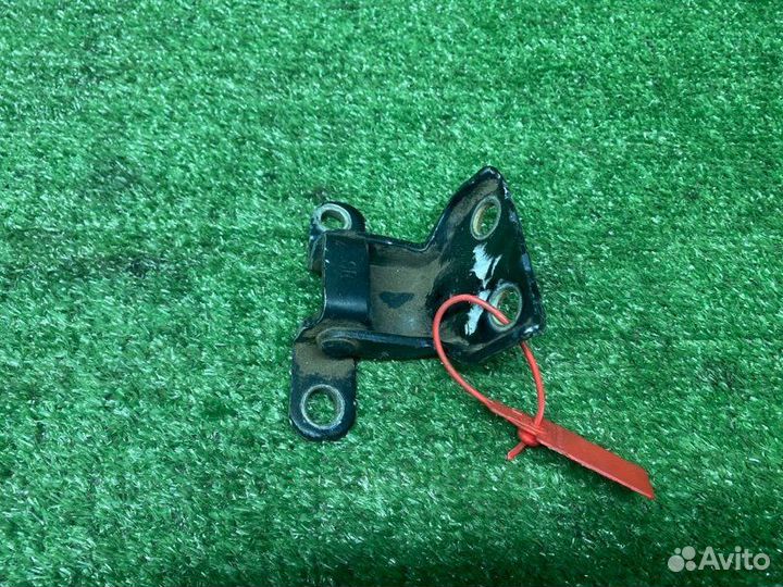 Петля двери передняя левая Kia Spectra