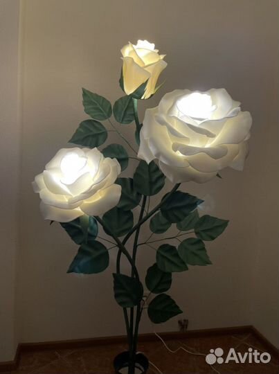 Букет роз - ростовые цветы светильники