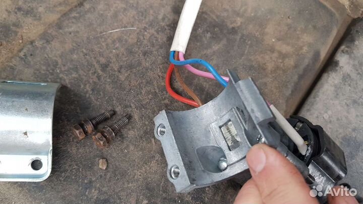 Замок зажигания на Волга