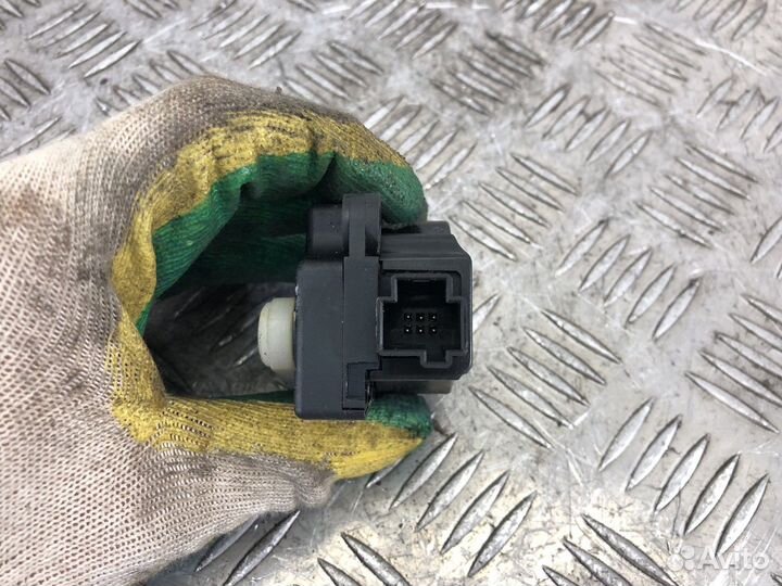 Моторчик привода заслонок отопителя