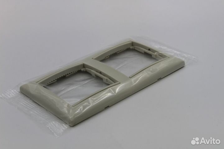 Рамка для розетки legrand на 2 цвет слоновая кость