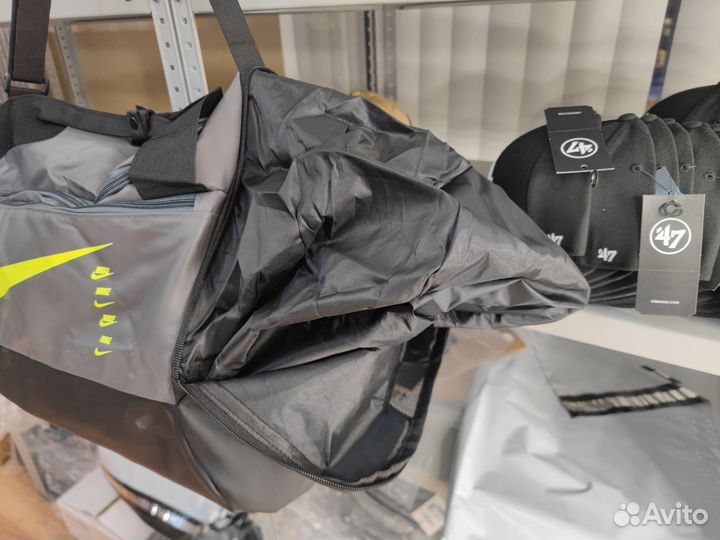 Спортивная сумка Nike серая