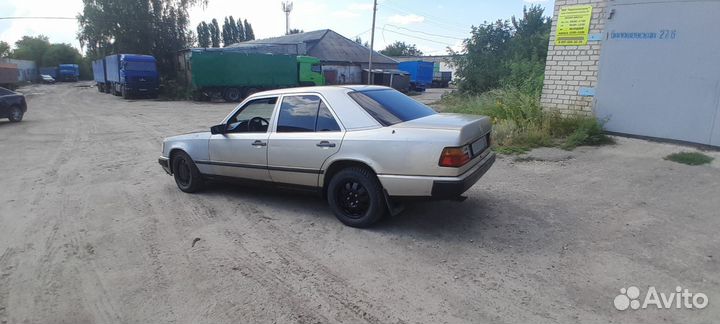 Mercedes-Benz W124 2.3 AT, 1987, 227 235 км