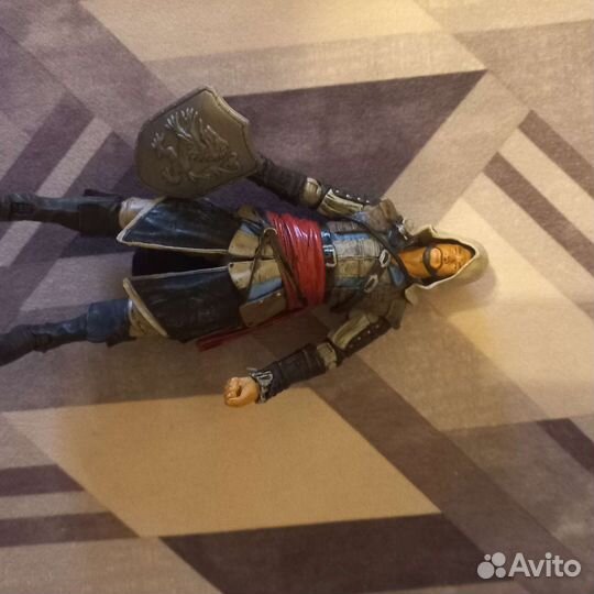 Фигурка ассасин creed