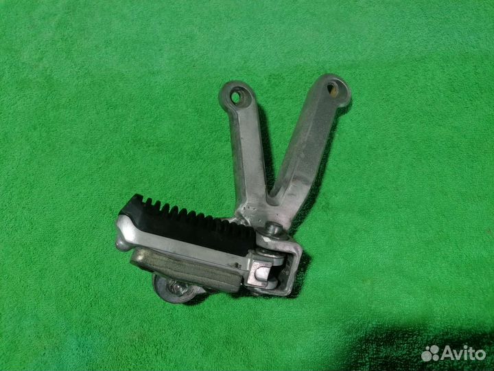 Подножка правая Suzuki GSF1200 Bandit 2001-2006