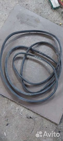 Уплотнитель двери на Audi A8 D3