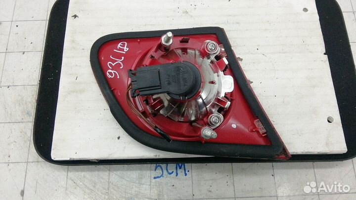 Фонарь крышки багажника правый Volkswagen Passat