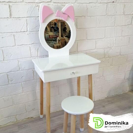 Детский туалетный столик с зеркалом со стульчиком