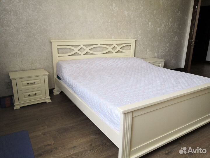 Кровать двухспальная 180 200 из массива