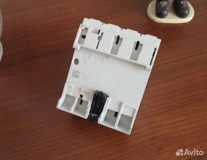 Узо ABB 2csf204001r1250