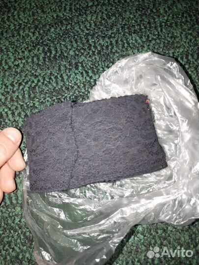 Ткань черная, красная и черная кружевная лента