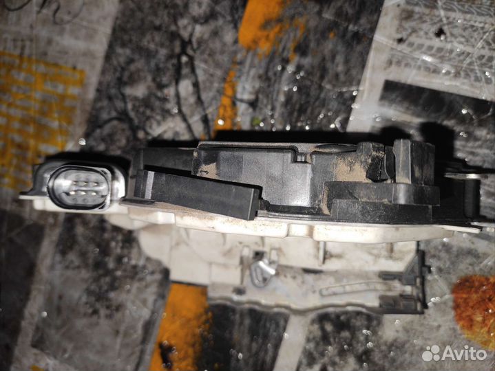 Замок передний правый VAG (Volkswagen,Skoda)