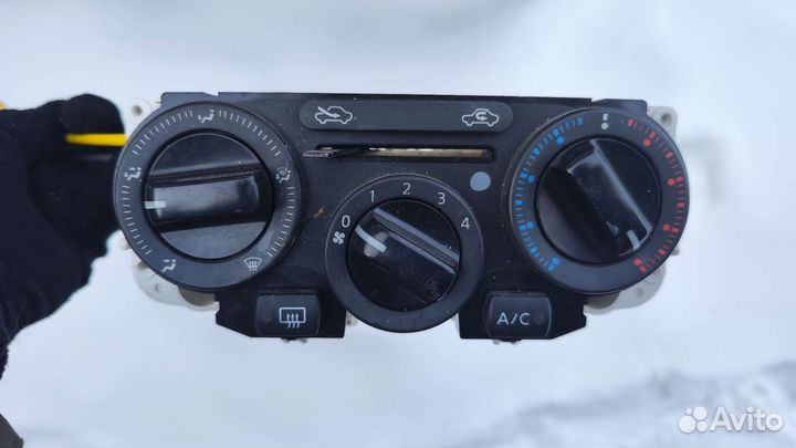 Блок управления климат-контролем Nissan Tiida SC11