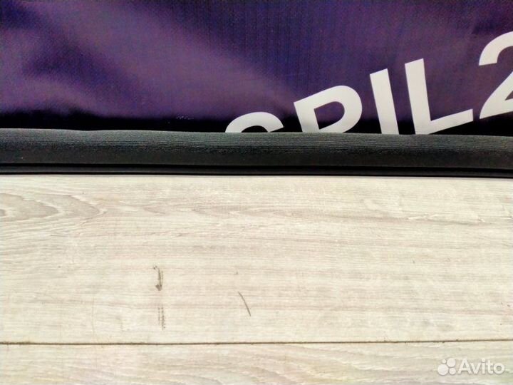 Уплотнитель дверного проема передний правый